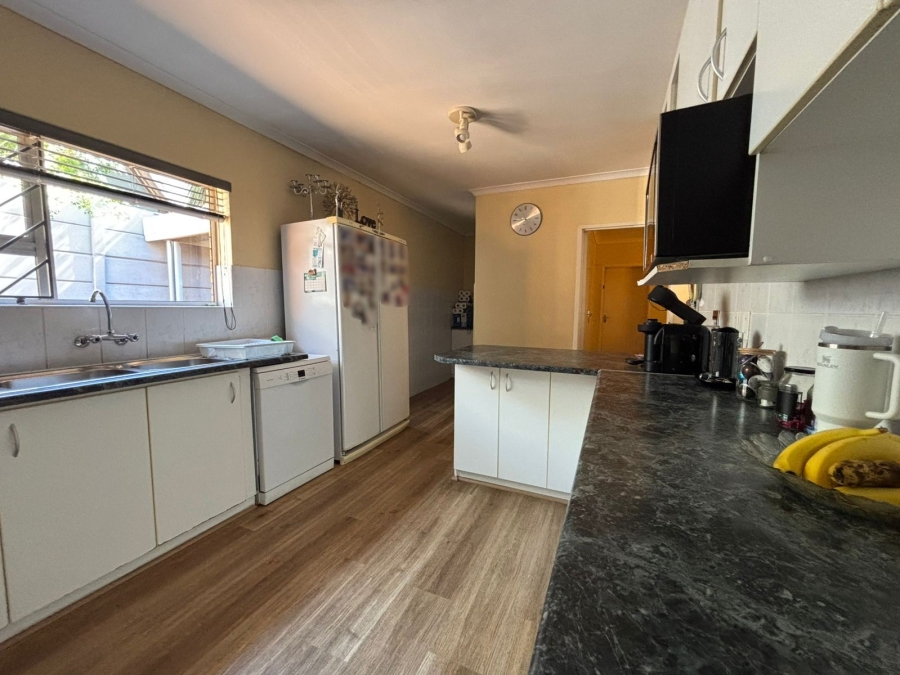 To Let 5 Bedroom Property for Rent in Rouxville Western Cape